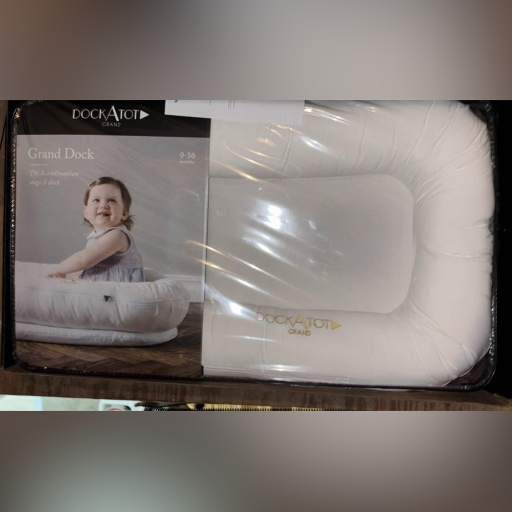 Dockatot grand baby lounger